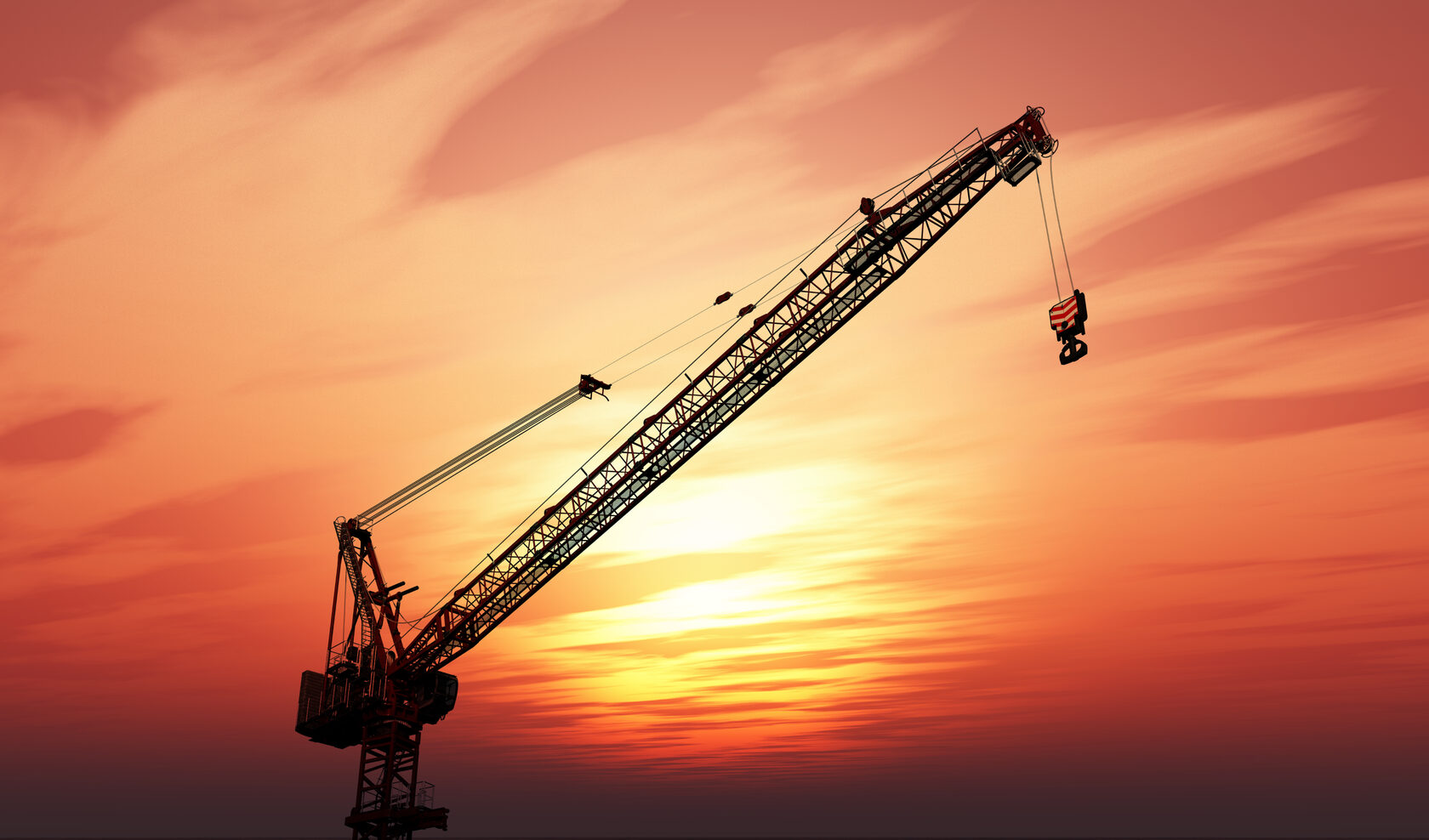 Башенный кран IKSCRANE на строительной площадке